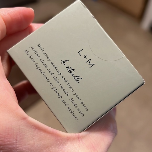 MELT Makeup Cleansing Balm - Picture 3 of 10